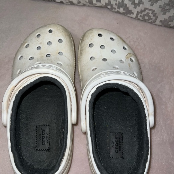 White fuzzy crocs - Picture 2 of 5